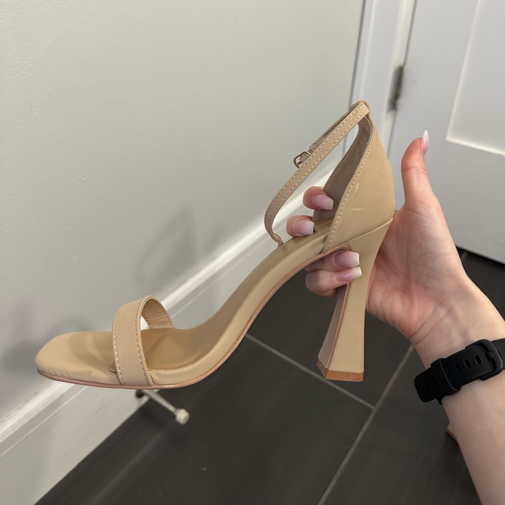 Nude Anne Michelle heels